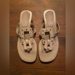 VINTAGE STUDDED AEROSOLES SANDALS